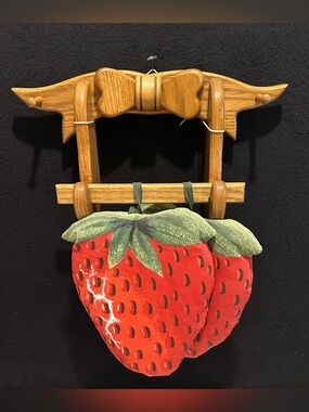 VTG Solid Wood Bow Towel Holder Cottage Core Country Farmhouse With 2 Hot Pads